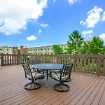 Carondelet Street Penthouse Close To City Attractions