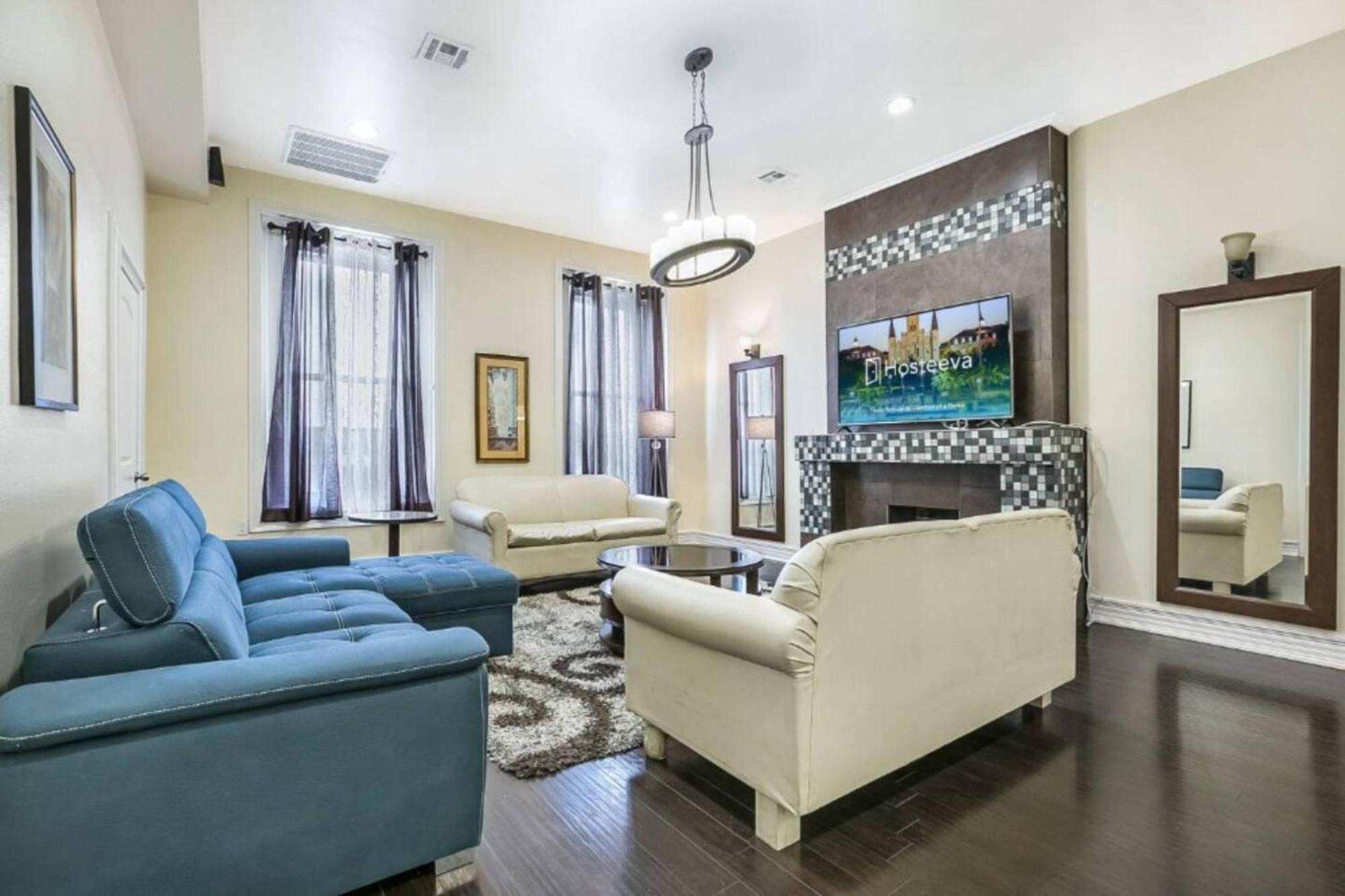 Carondelet Street Penthouse Close To Attractions Holiday home *