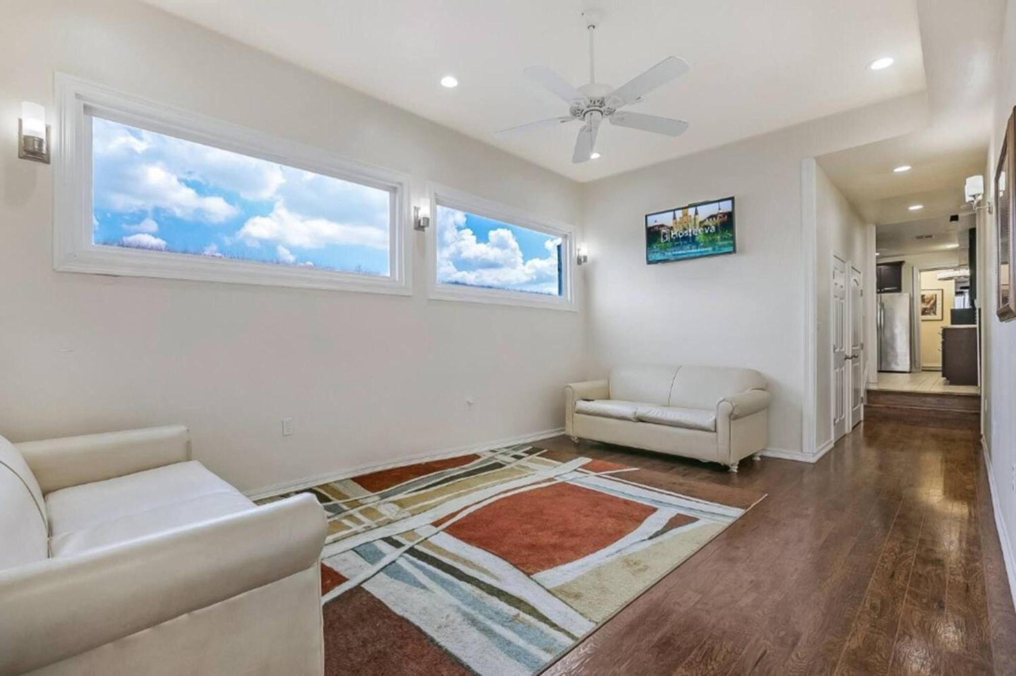 Carondelet Street Penthouse Close To Attractions Holiday home