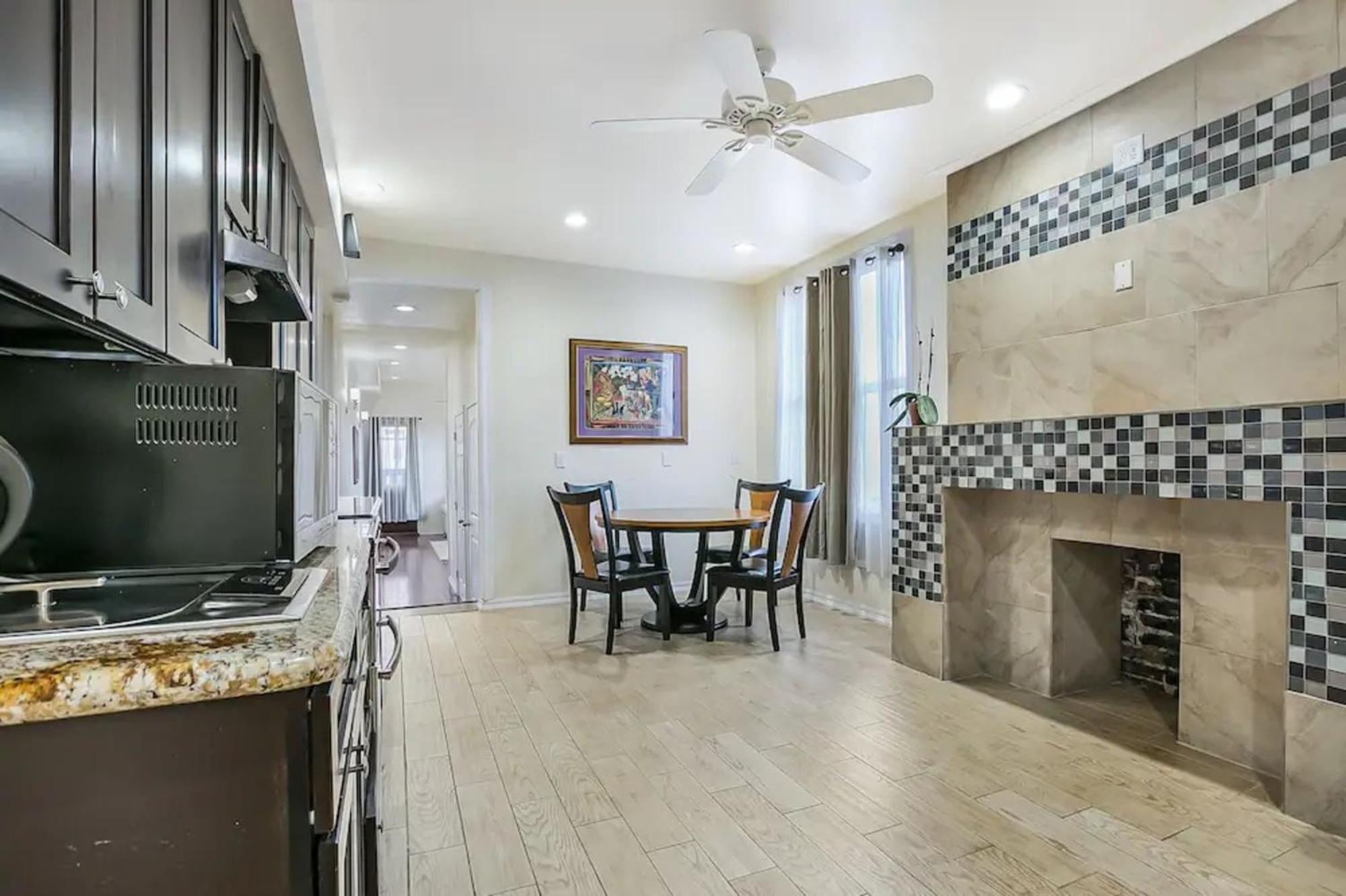 Carondelet Street Penthouse Close To Attractions New Orleans
