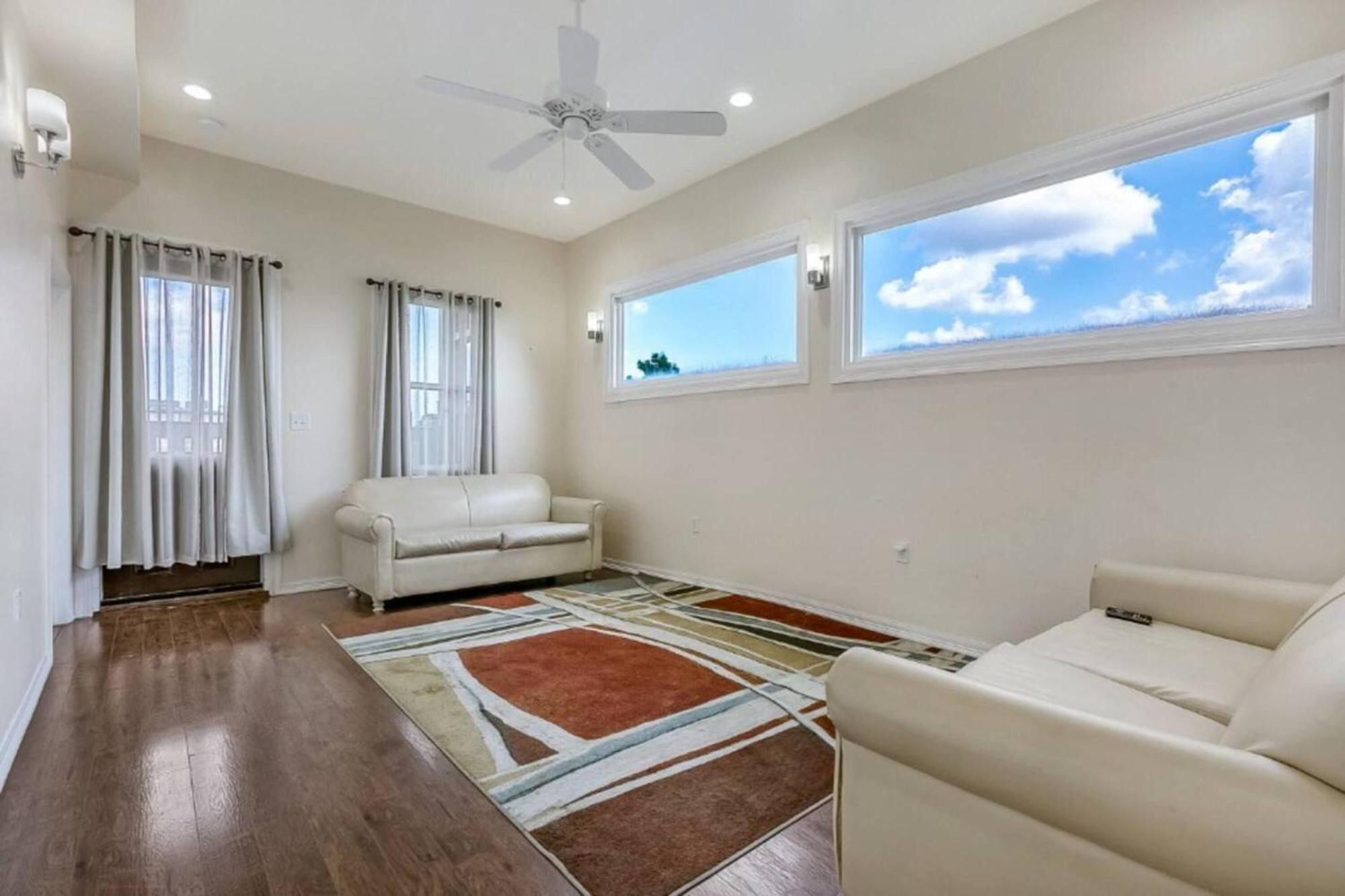 Carondelet Street Penthouse Close To Attractions * New Orleans
