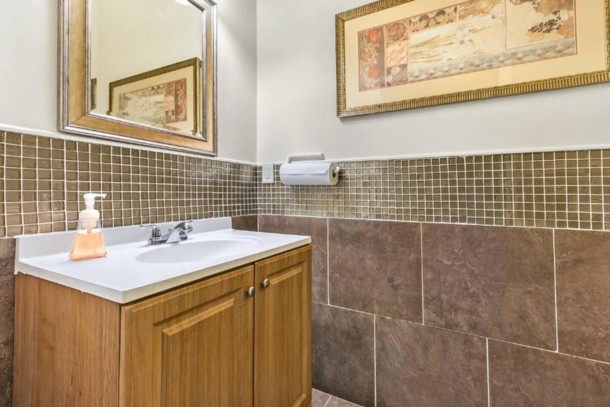 Carondelet Street Penthouse Close To Attractions *