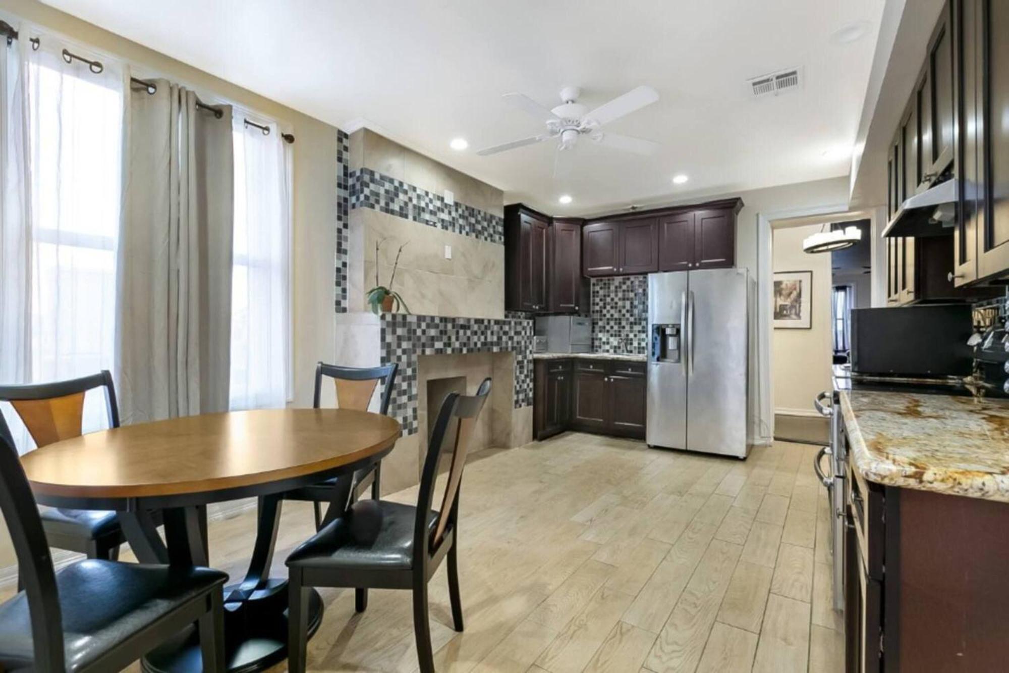 Carondelet Street Penthouse Close To Attractions New Orleans