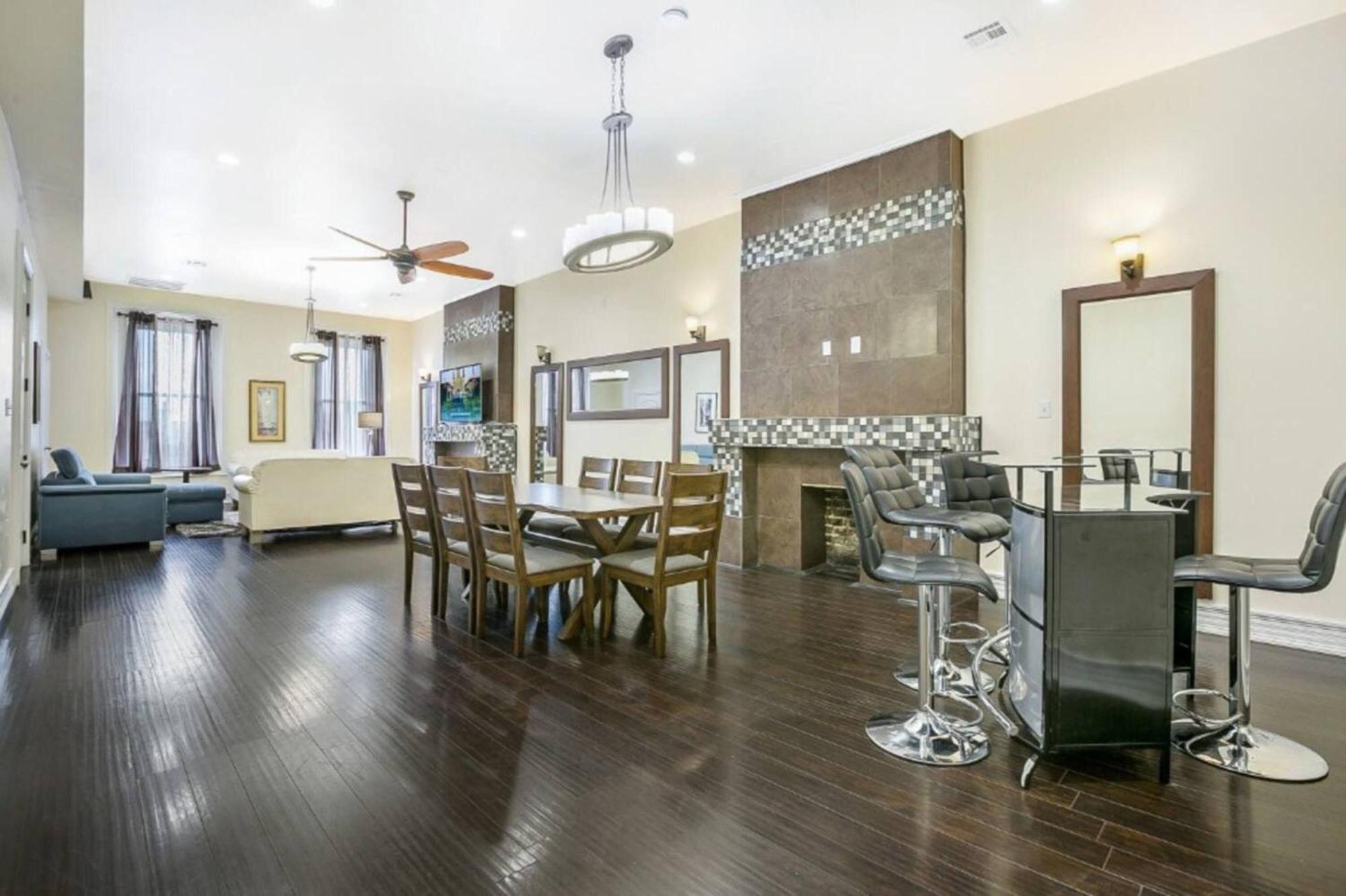 Carondelet Street Penthouse Close To Attractions New Orleans
