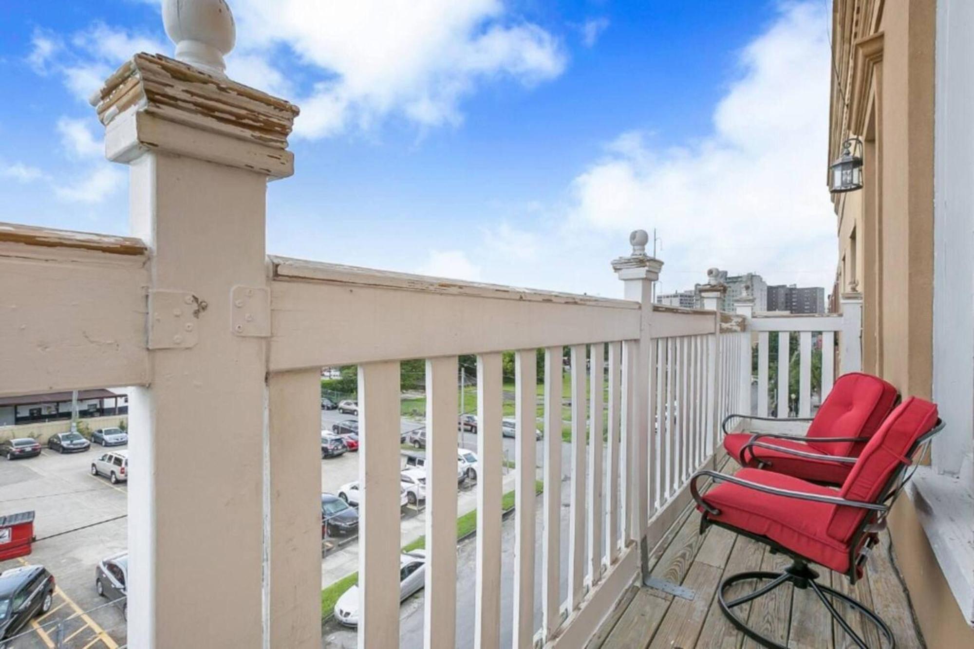 Carondelet Street Penthouse Close To Attractions * New Orleans